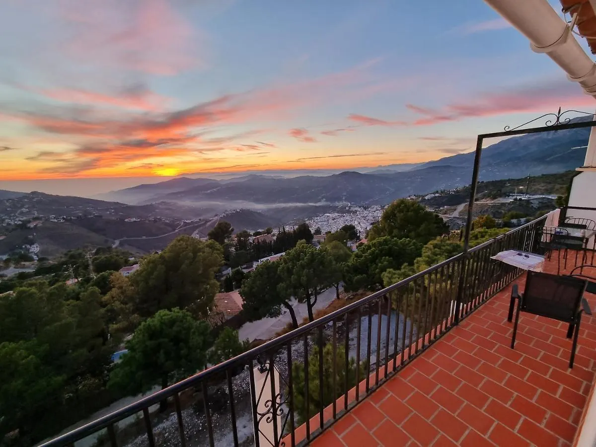 Lovely 2 Bed Apartment With Stunning Views & Pool Cómpeta Spanje