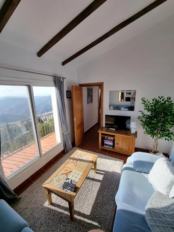 Lovely 2 Bed Apartment With Stunning Views & Pool Cómpeta