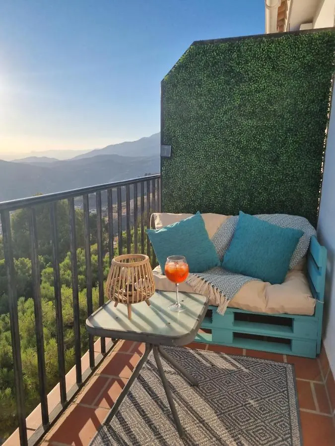 Lovely 2 Bed Apartment With Stunning Views & Pool Cómpeta