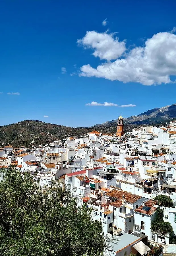 Lovely 2 Bed Apartment With Stunning Views & Pool Cómpeta